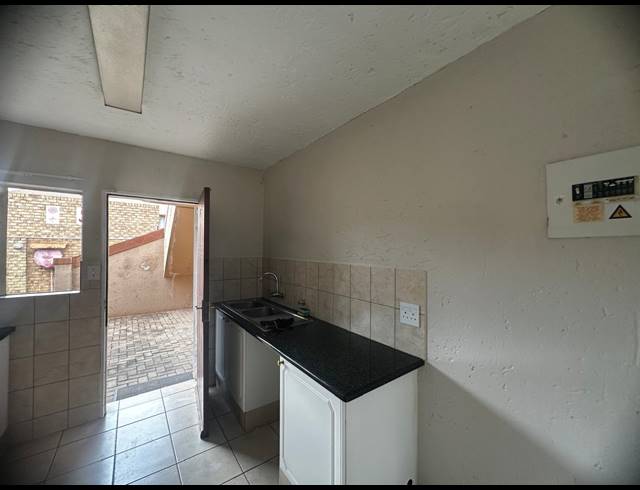 2 BEDROOM APARTMENT TO LET IN KENLEAF